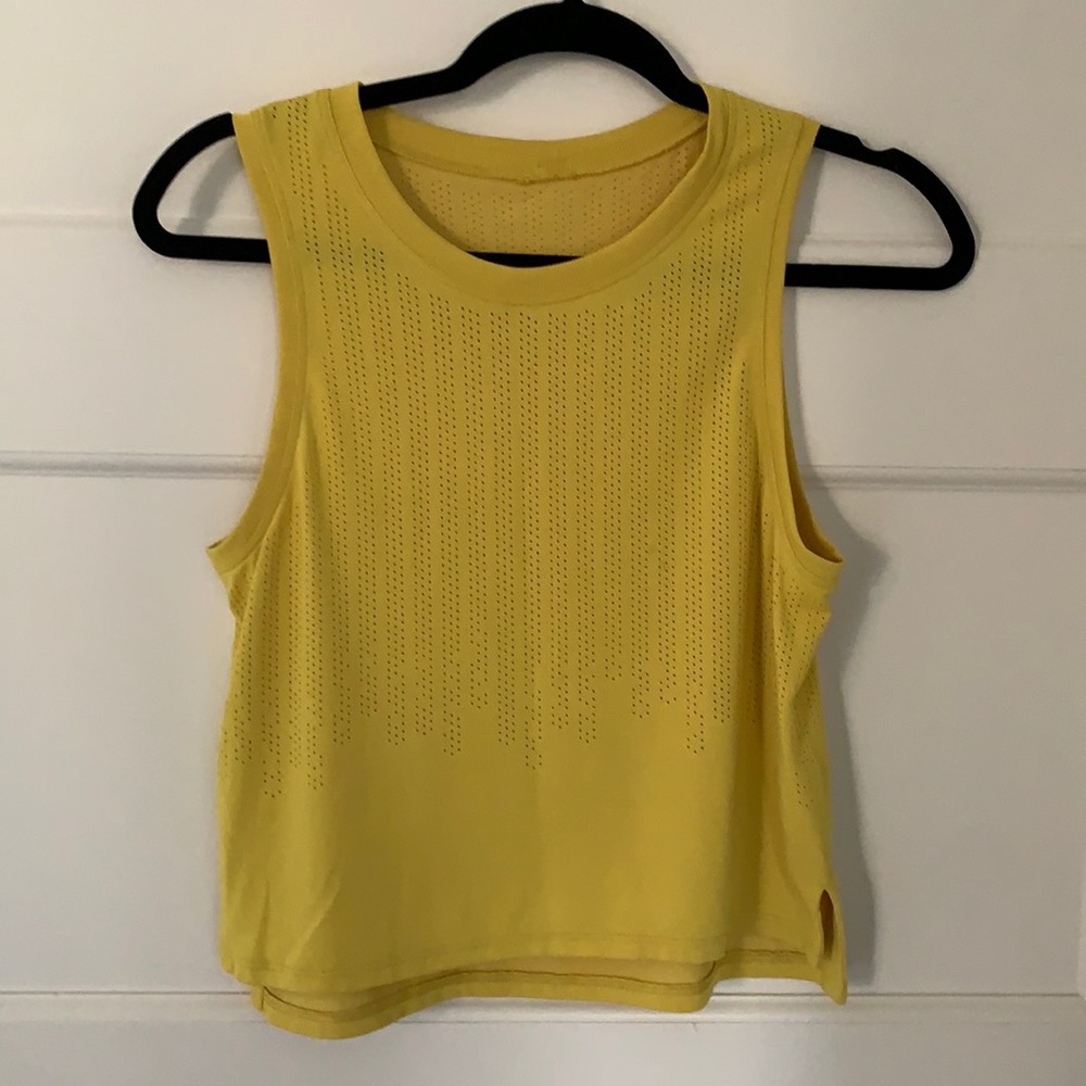 Lululemon train to be tank top